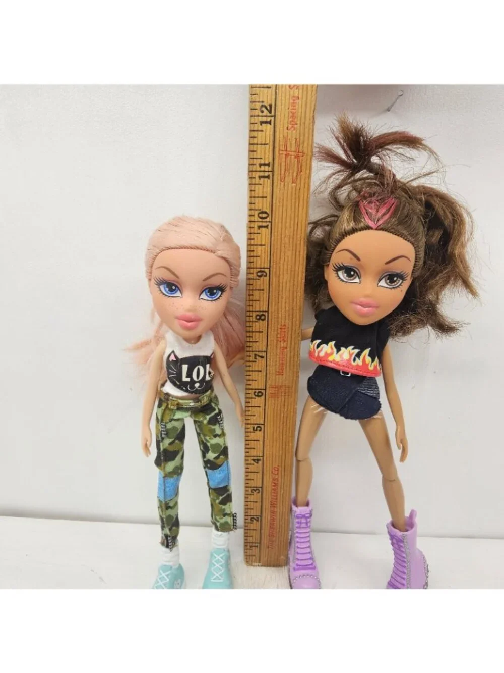 Bratz 2015 Relaunch Doll Lot SelfieSnaps Cloe Yasmin Clothes Shoes Lip Brush MGA